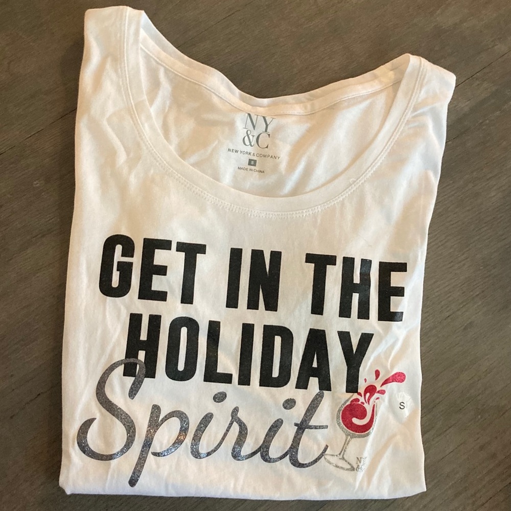 New York & Co. Holiday Wine Tee Shirt White Small